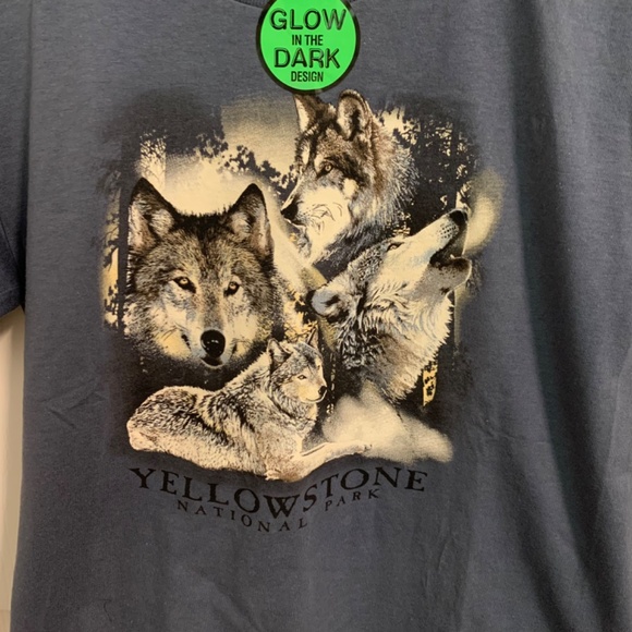 Wolves "Glow in the Dark" T-Shirt From Prairie Mountain Youth Size 10/12 - Picture 2 of 5